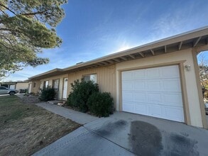 Building Photo - 240 Palm Dr