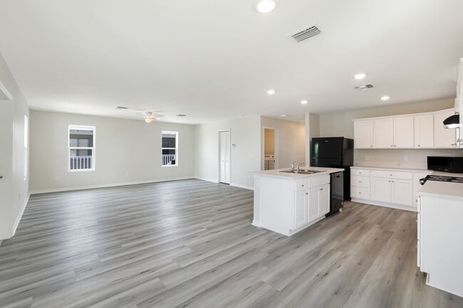 Building Photo - 627Pal