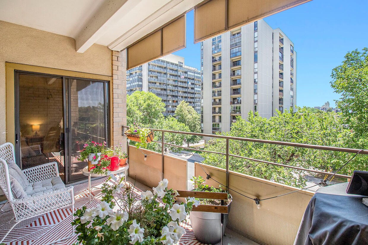 Unique Condo Steps Away from Governor's Park! - Unique Condo Steps Away from Governor's Park!