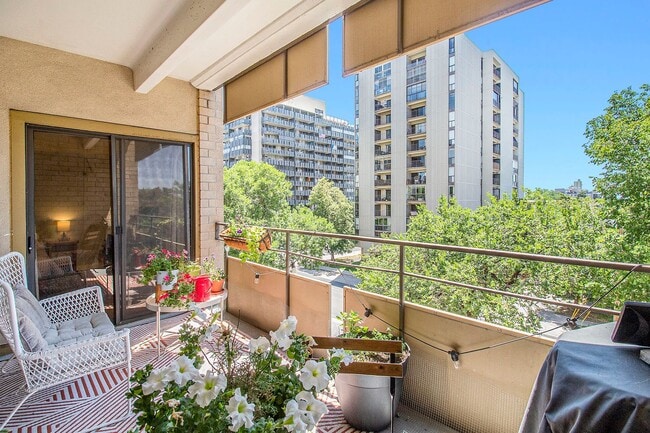 Unique Condo Steps Away from Governor's Park! - Unique Condo Steps Away from Governor's Park!