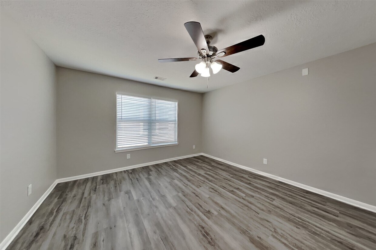 Foto principal - 7814 Pasture Spring Ln