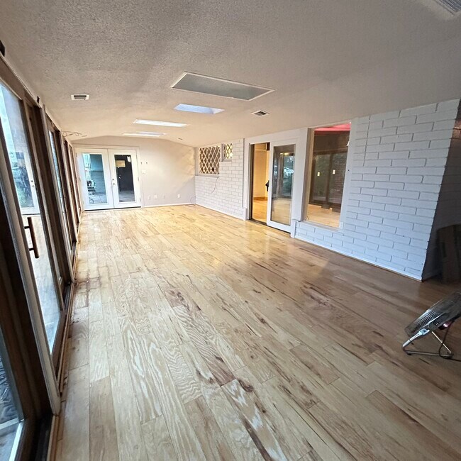 Building Photo - 6211 N College Dr
