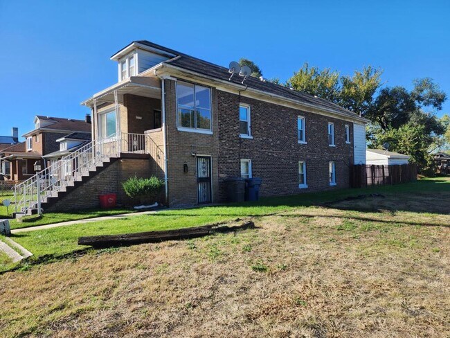 Foto del edificio - 1048 Van Buren St