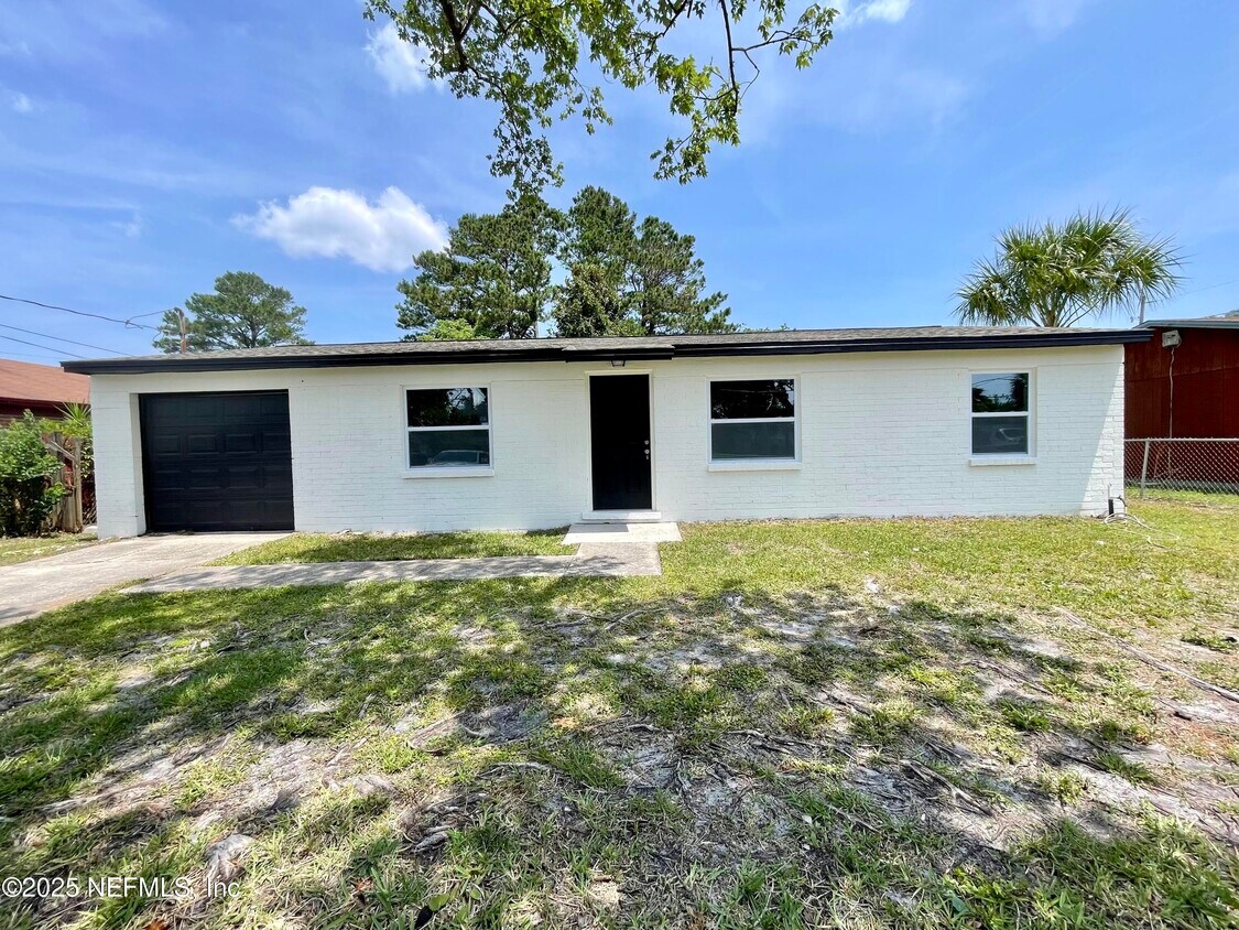 Foto principal - 10867 Bahia Dr