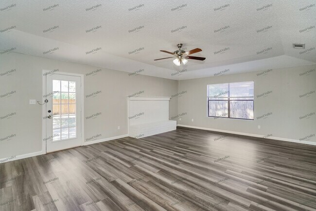 Foto del edificio - 806 Clover Ln