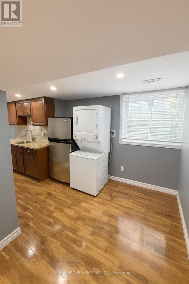 Photo du bâtiment - 210 Miller Dr