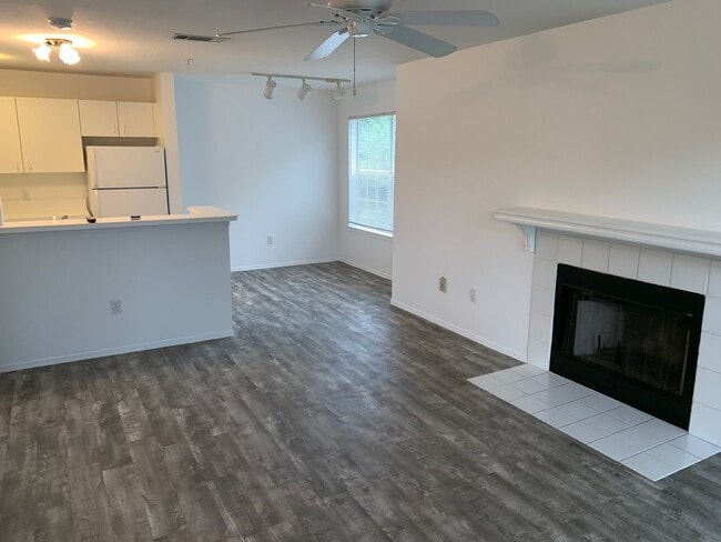 Foto del edificio - Central Park II Condos -  Downtown Sarasota Annual Rental 1-Bedroom 1-Bath $1595