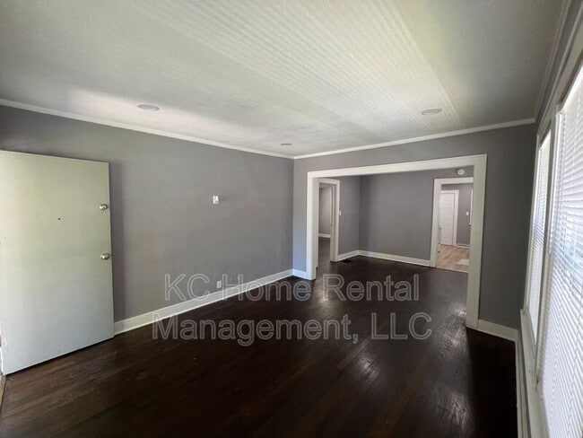 Building Photo - 7542 Harrison St