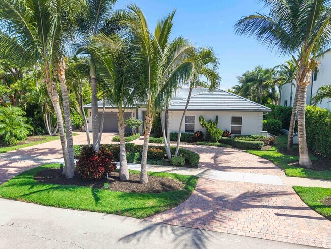 Foto del edificio - 725 NE 36th St