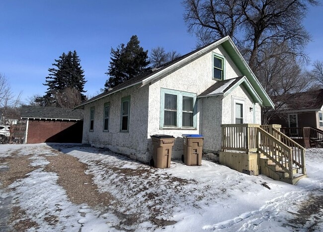 Building Photo - 18 8th Ave NW