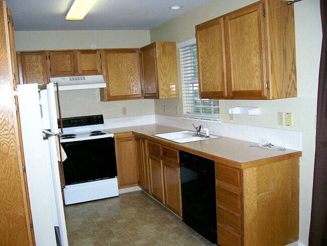 Building Photo - 2805 Leisure Dr