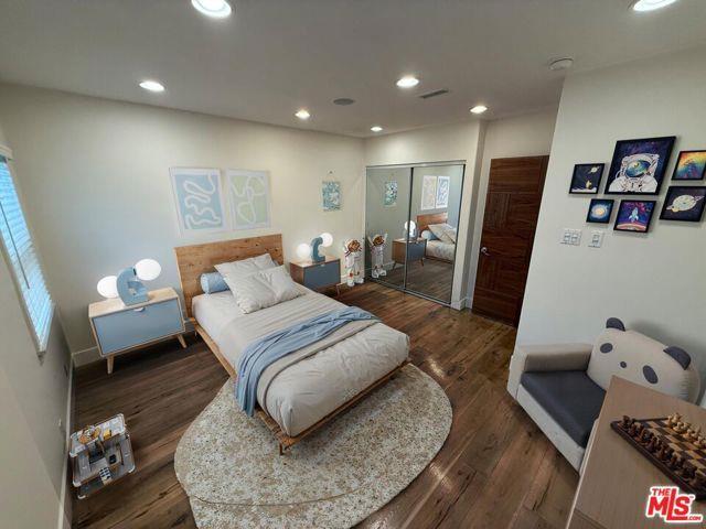 Building Photo - 5757 Vesper Ave