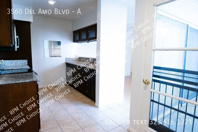 Building Photo - Large 3bd/2ba Front House 1700sqft with wa...