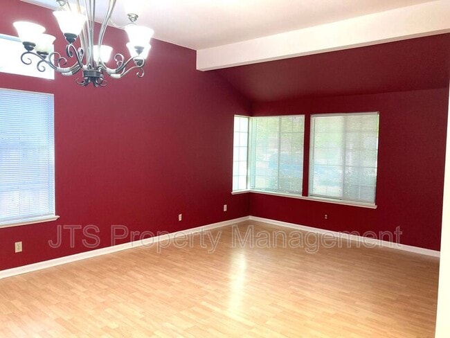 Building Photo - 1440 Lorimer Way