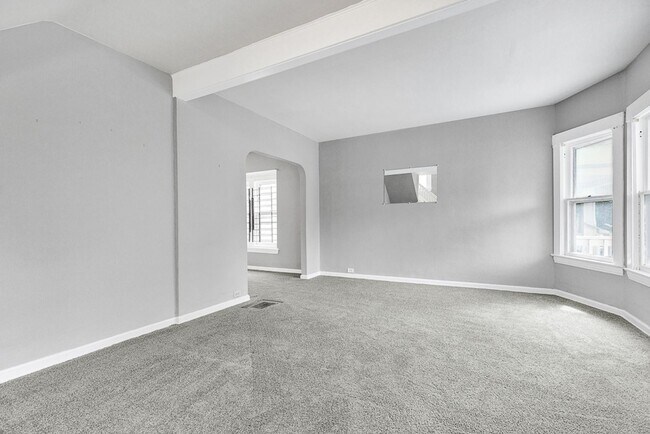 Foto del edificio - Charming 3-Bedroom Property in Prime Location