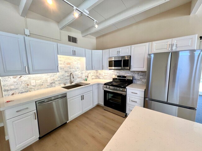 Foto del edificio - Long Term, Newly Renovated, Unfurnished w ...