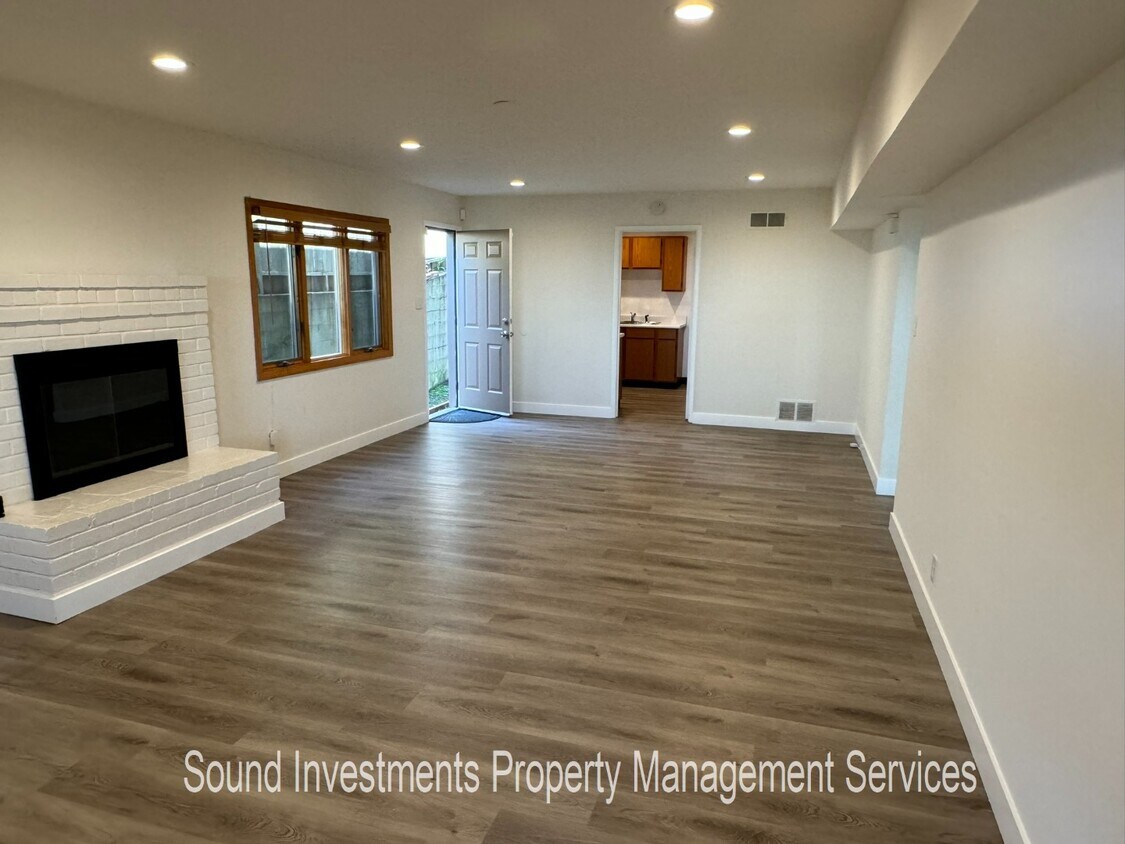 Primary Photo - Beautiful 2-bedroom 1 bath Lower-Level Apa...