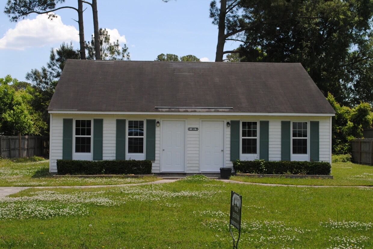 Primary Photo - Great Duplex for Rent