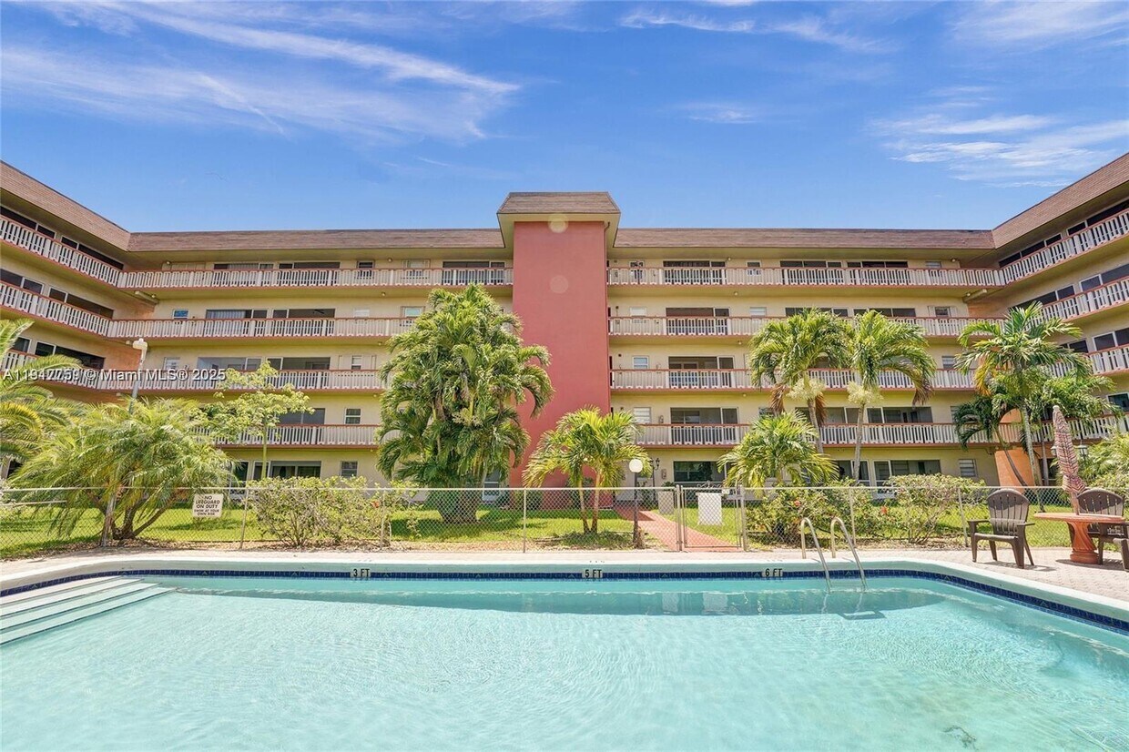 Foto principal - 5300 Washington St