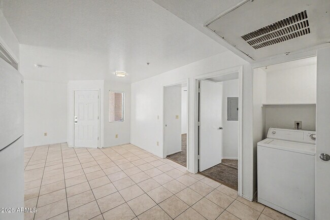 Foto del edificio - 16033 N 25th St