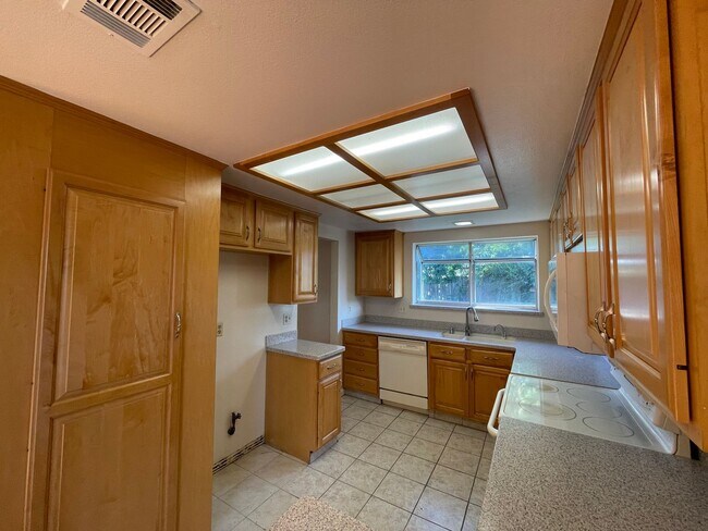 Foto del edificio - Charming 3-Bedroom Home in Citrus Heights