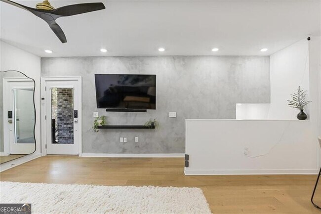 Foto del edificio - 391 Pratt Dr S E