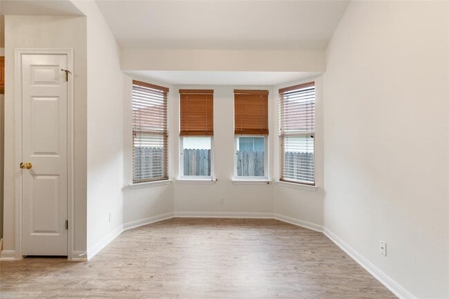 Building Photo - 13806 Greinert Dr