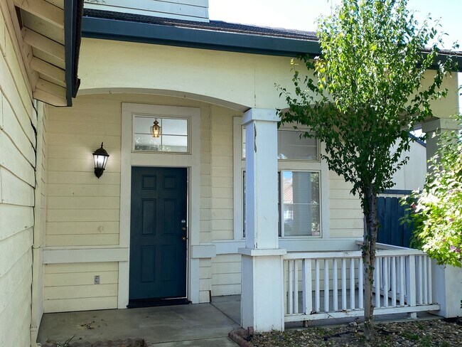 Foto del edificio - Large Four Bed, Three Bath Home with a Pool