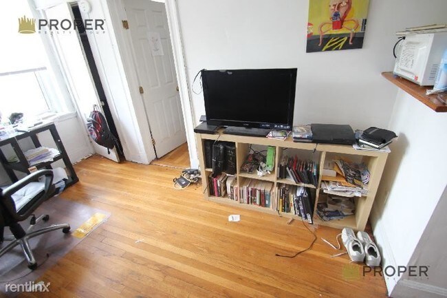 Building Photo - Studio, 1 bath  - 1633 Commonwealth Ave