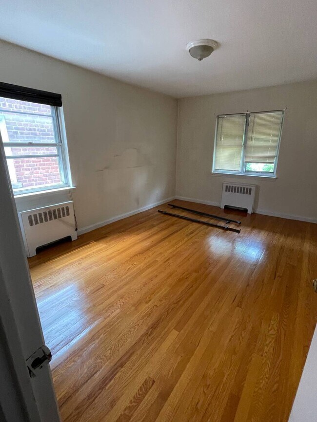Foto del edificio - 821 Quincy Ave
