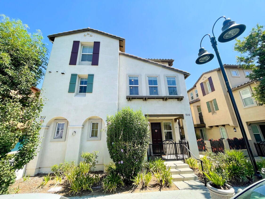 Primary Photo - 710 S San Fernando Blvd