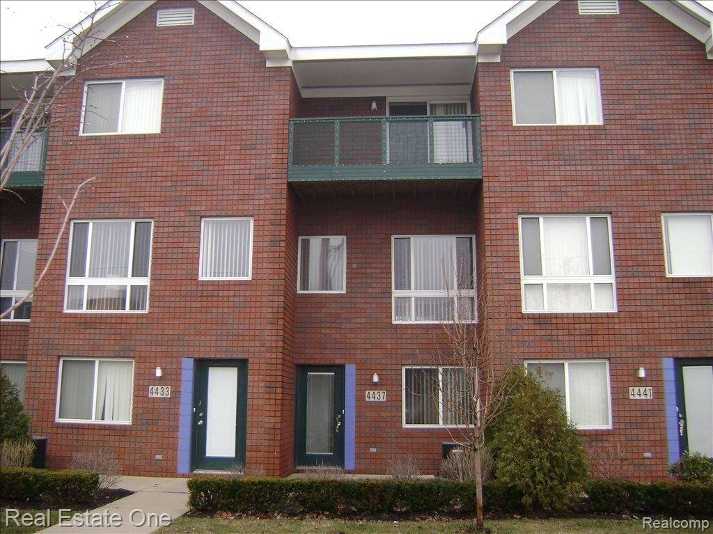 4405 Coolidge Hwy, Royal Oak, MI 48073 Condo for Rent in Royal Oak
