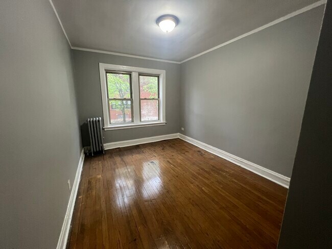 Foto del edificio - 1256 W 83rd St