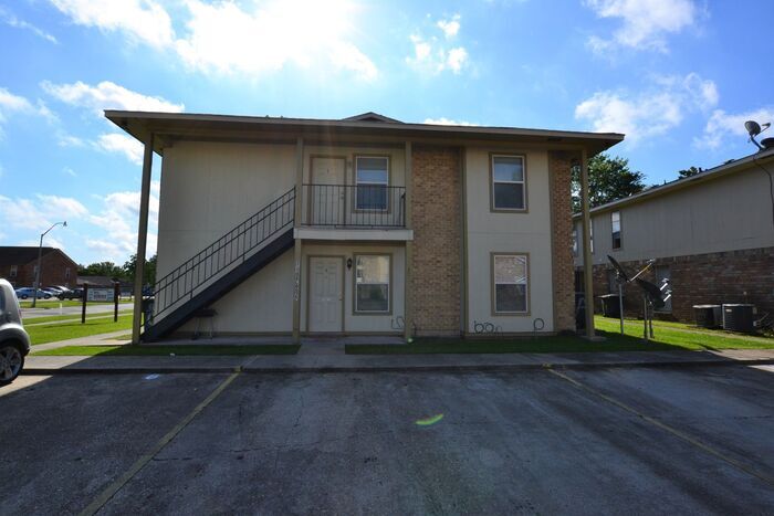 Primary Photo - 2150 N Sherwood Forest Dr