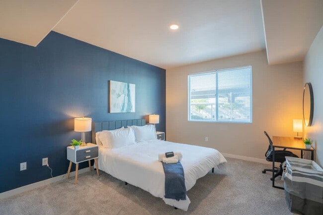 Building Photo - 1950 E Broadway Rd