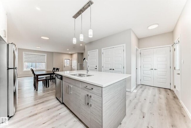 Building Photo - 6536 Chappelle Vis S W