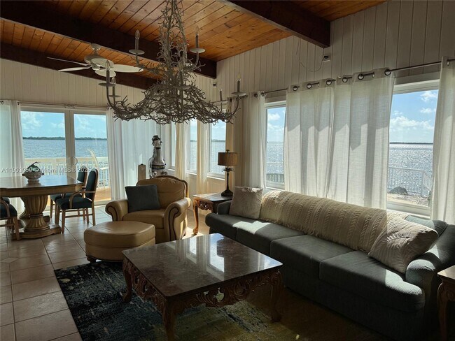 Building Photo - 900 Morris Ave