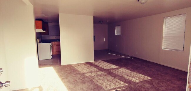Building Photo - 2834 Filbert St B
