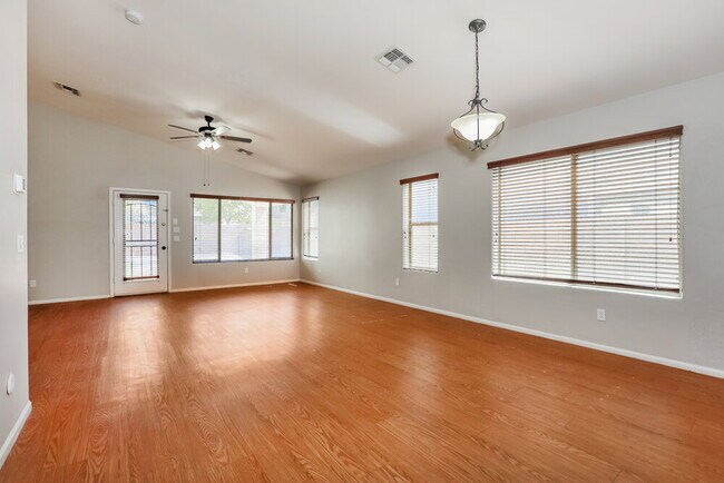 Foto del edificio - 38141 N Rusty Ln
