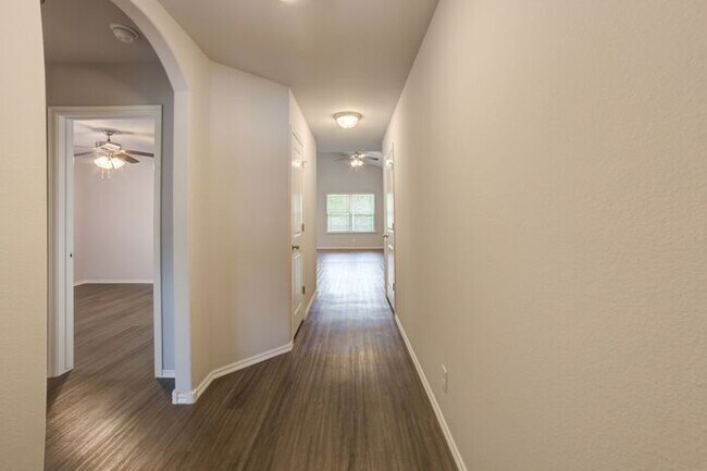 Foto del edificio - Cutest 3/2/2 Craftsman Style Home!