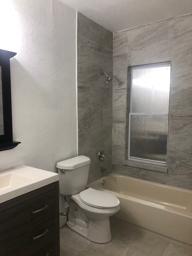Foto del edificio - 1121 Avondale Ave