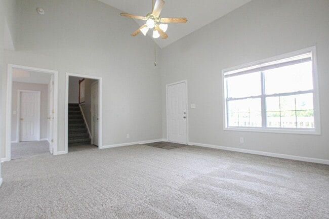 Foto del edificio - Three Bedroom with Bonus!