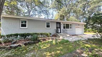 Building Photo - 3121 Richmond Ave