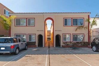 Building Photo - 3876.5 Haines St