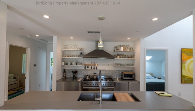 Building Photo - 13846 Village Ave