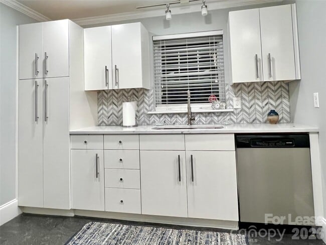 Foto del edificio - 4638 Murrayhill Rd