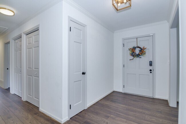 Foto del edificio - Southern Charm Brick Ranch Home