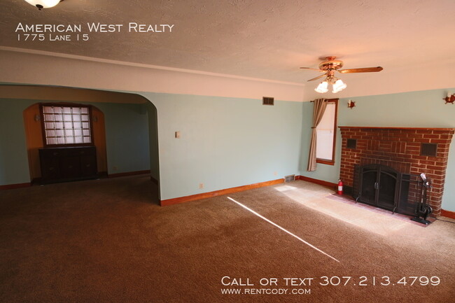 Building Photo - Large country home