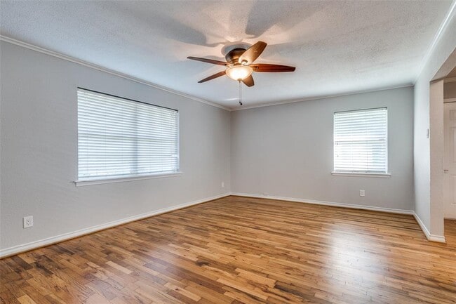 Building Photo - 7129 Santa Monica Dr