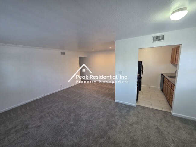 Foto del edificio - Updated 2bd/1ba Foothill Farms Condo with Carport